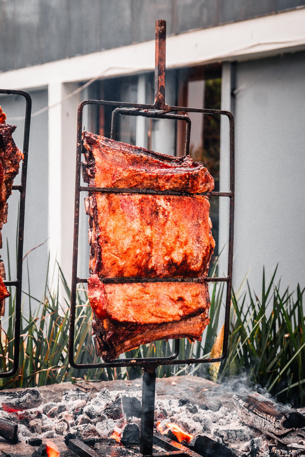 Corte de carne assado, com crosta dourada e suculenta